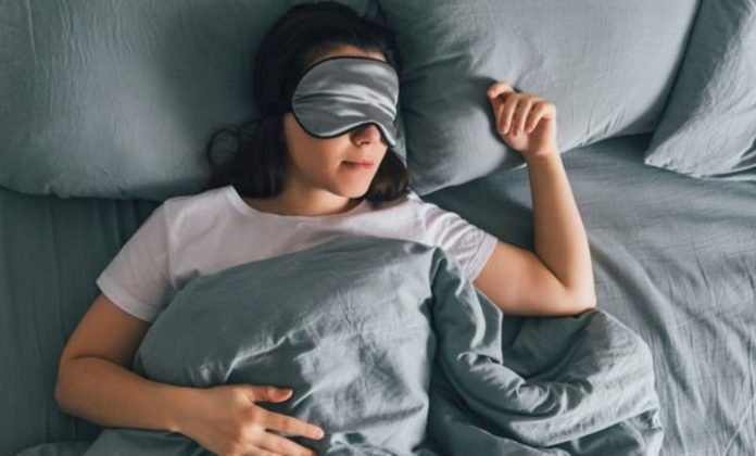 Dormir bien puede hacer más efectiva la inmunización antiCOVID, dice experta