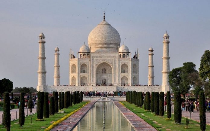 Evacúan el Taj Mahal en la India por un falso aviso de bomba