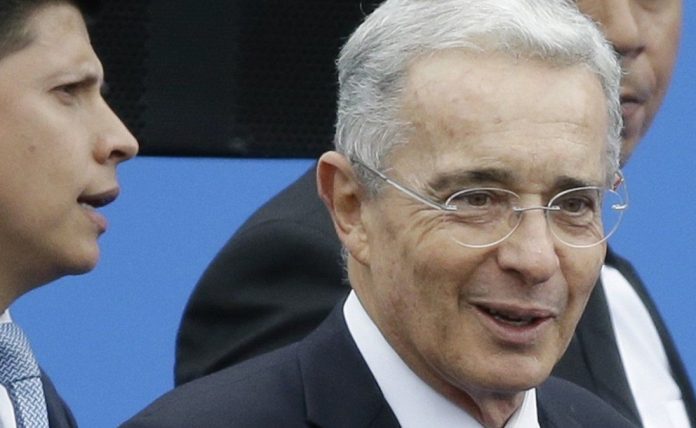 Fiscal pide archivar investigación penal contra expresidente Uribe en Colombia