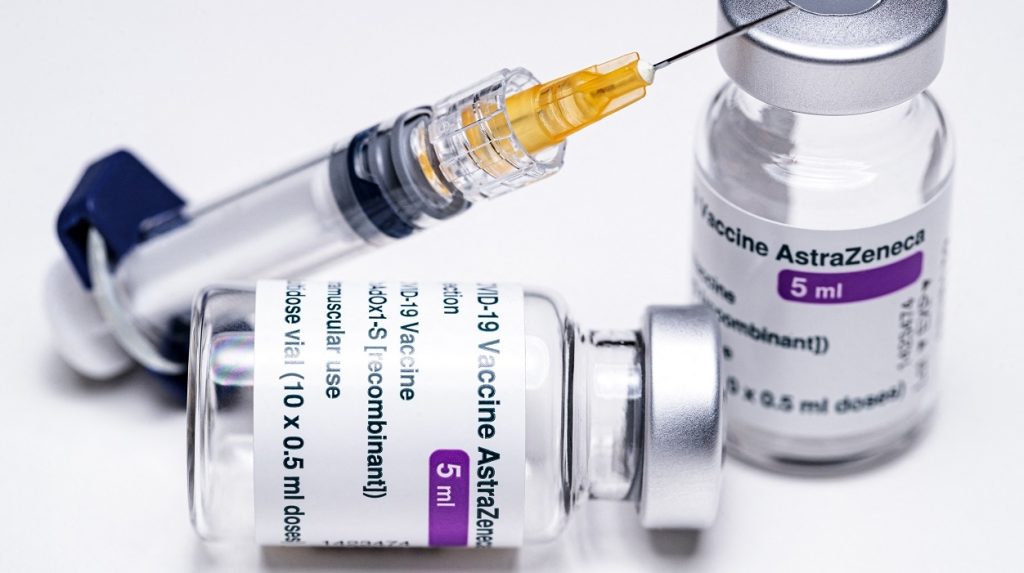 La EMA “no cambia” su posición sobre los tromboembolismos y AstraZeneca