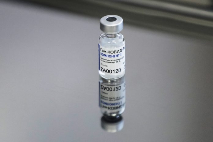 Putin rechaza las críticas extranjeras a la vacuna rusa antiCOVID