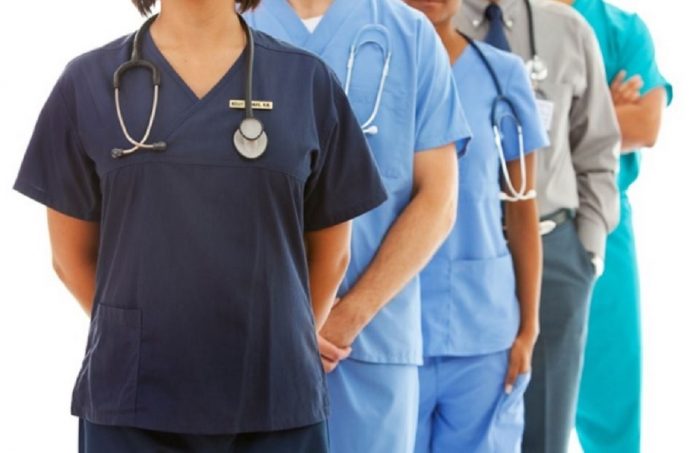 Enfermeras piden a los gobiernos mejoras en salarios y condiciones laborales