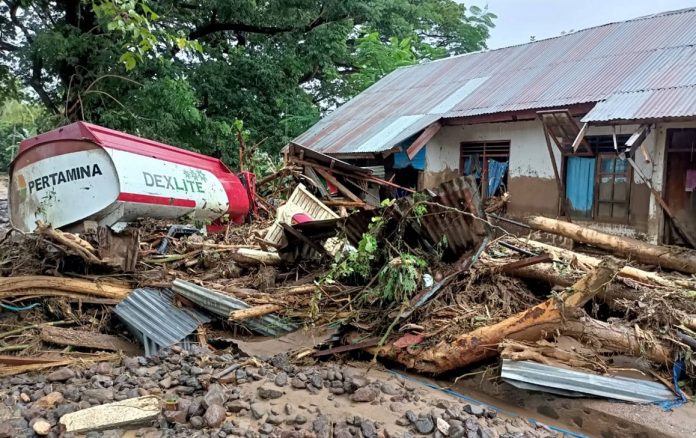 Van 155 muertos por las inundaciones en Indonesia y Timor Oriental