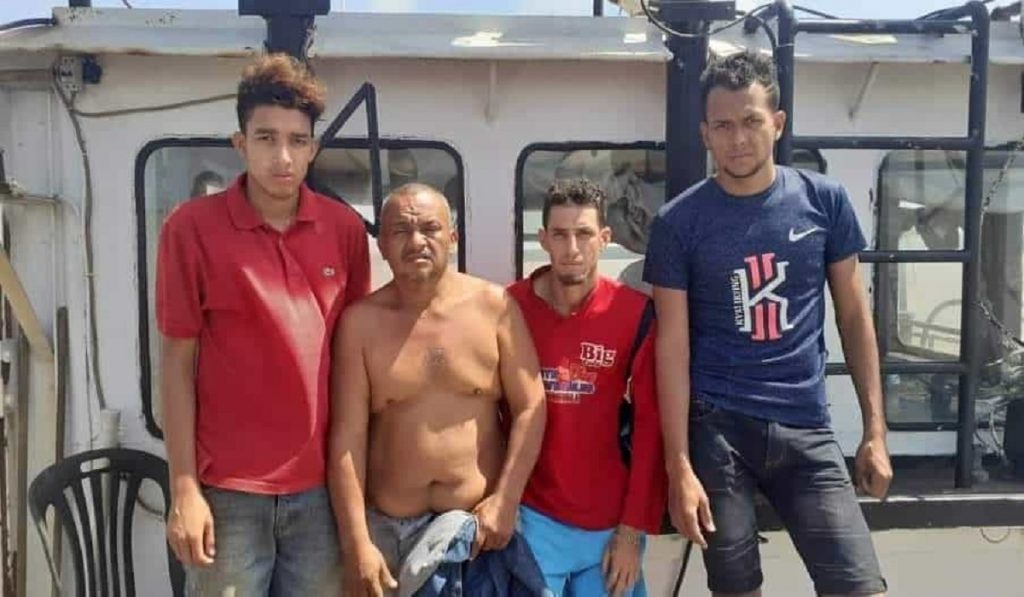 Cuatro náufragos rescatados en aguas del Caribe este viernes 23 de abril