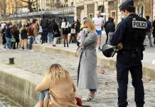 Francia adopta una ley que restringe la difusión de imágenes de policías