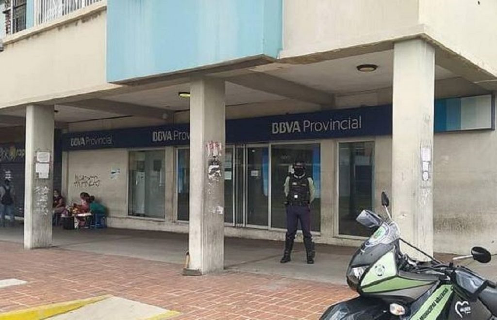 Policía Municipal de Valencia monitorea las diversas agencias bancarias de la ciudad