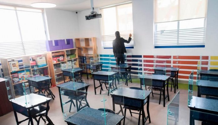Estudiantes vuelven de forma desigual a las aulas en los países iberoamericanos