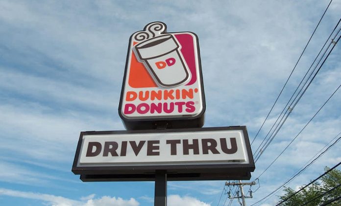 Cliente murió tras recibir un puñetazo de un empleado de Dunkin’ Donuts en el rostro