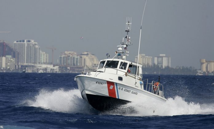 Dos muertos y 10 desaparecidos al volcarse una embarcación al sur de Florida