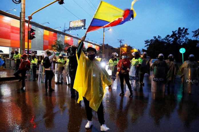 AI pide a autoridades colombianas cesar la represión de las manifestaciones