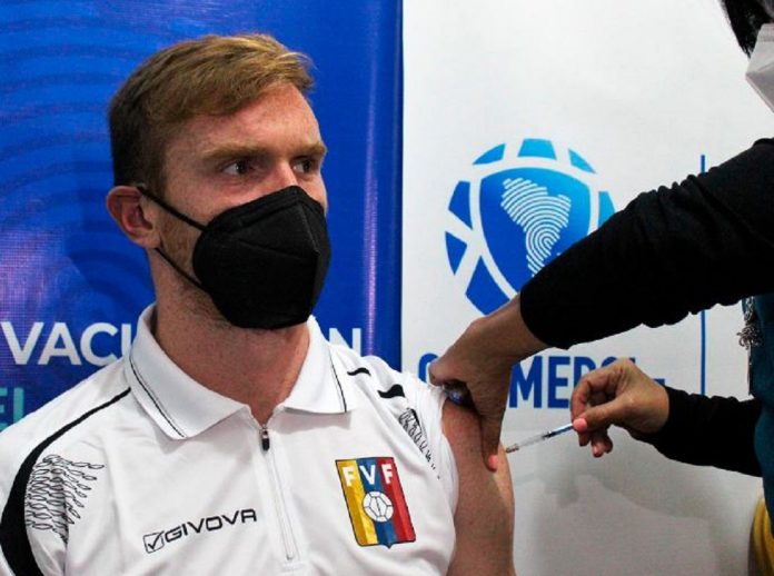 Futbolistas venezolanos comienzan a recibir primera dosis de vacuna antiCOVID
