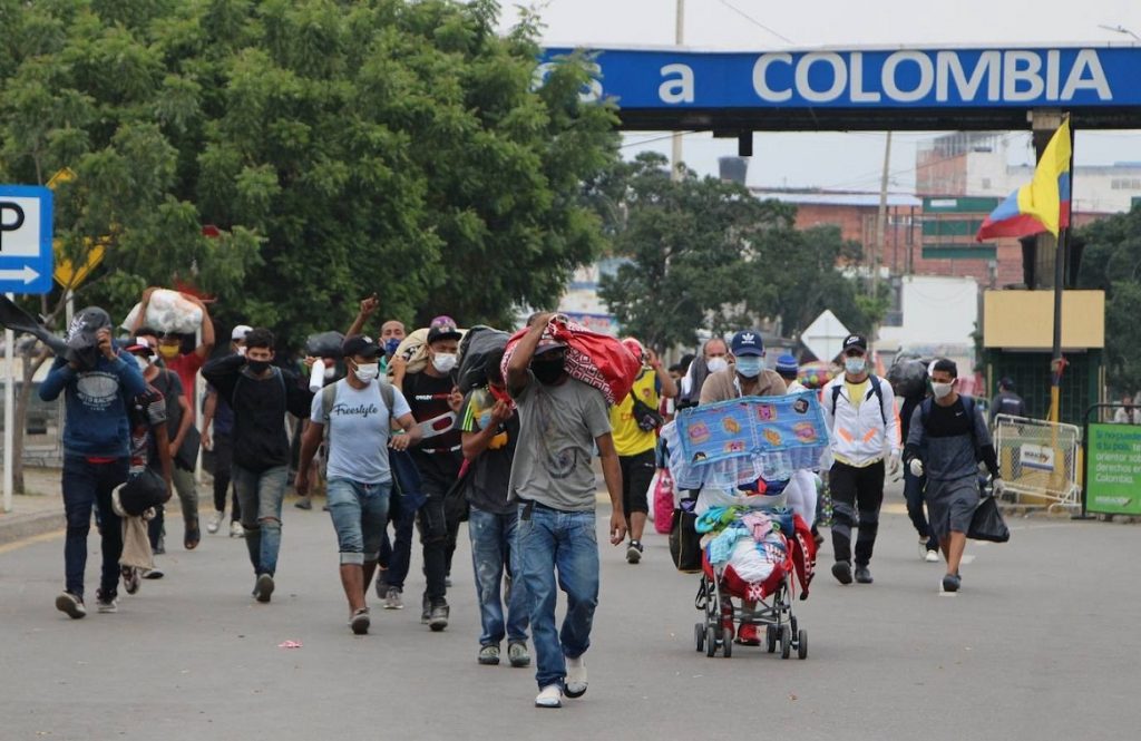 Freddy Bernal augura “regreso masivo” de venezolanos por la violencia en Colombia