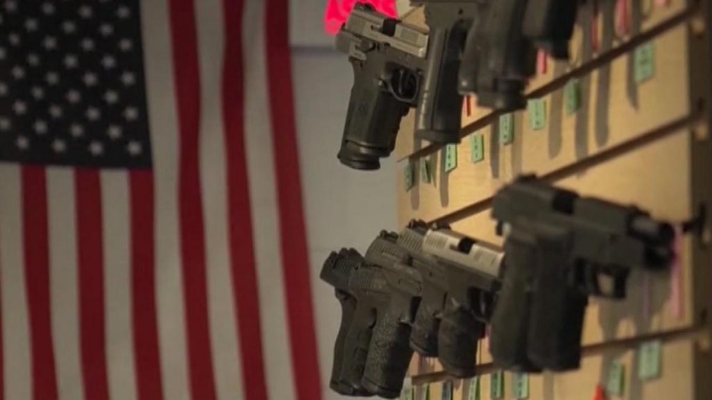 Biden busca reducir los homicidios con control de armas y apoyo a la Policía