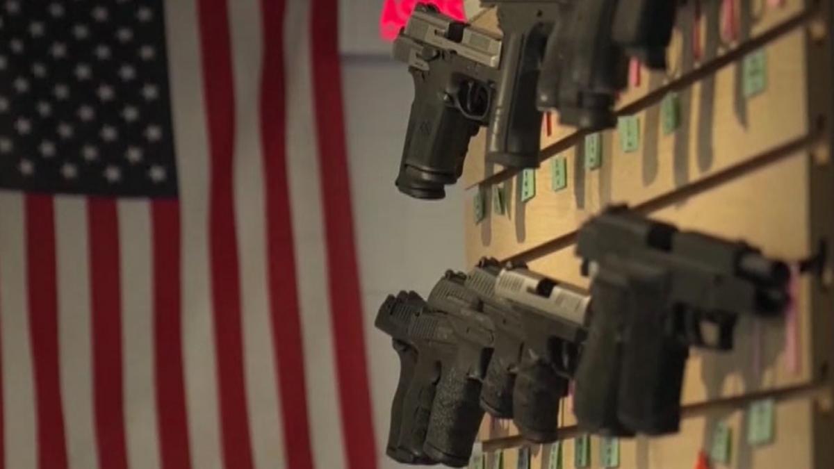 Biden busca reducir los homicidios con control de armas y apoyo a la Policía