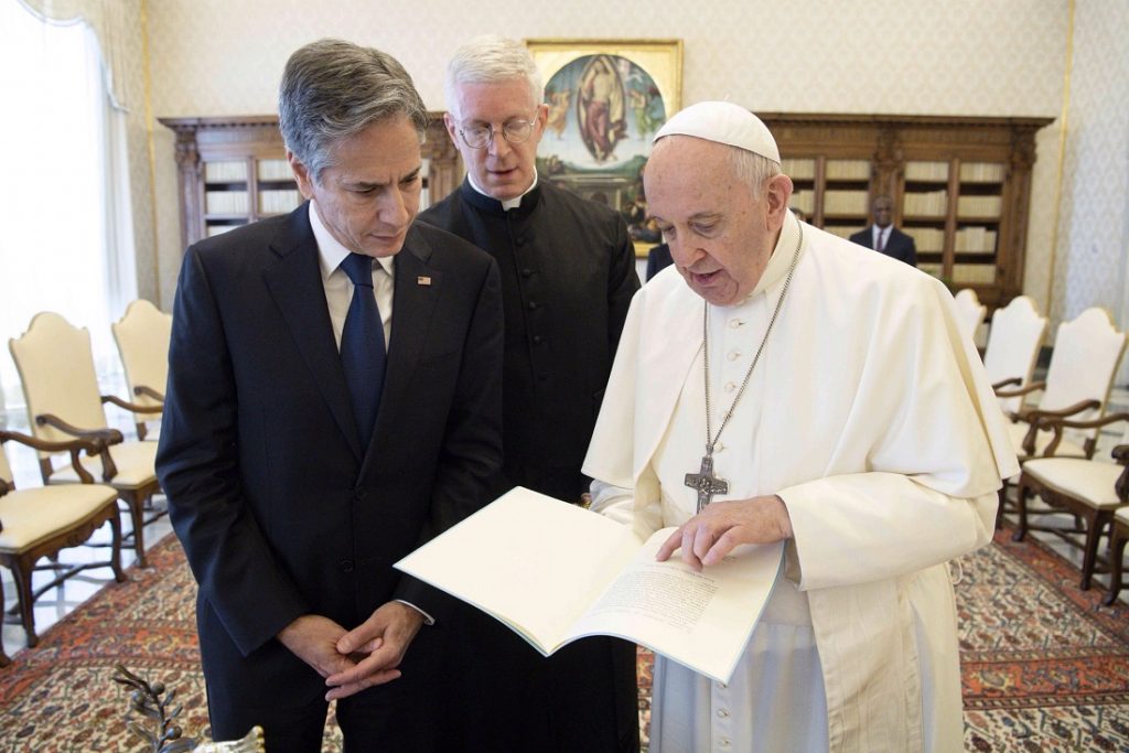 VOA: De visita en el Vaticano, Blinken planteó el tema Venezuela