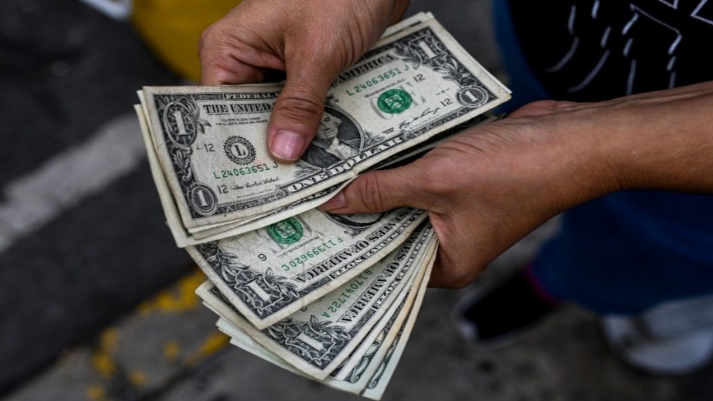 Banco de Venezuela ya permite la compra de divisas desde un dólar o un euro