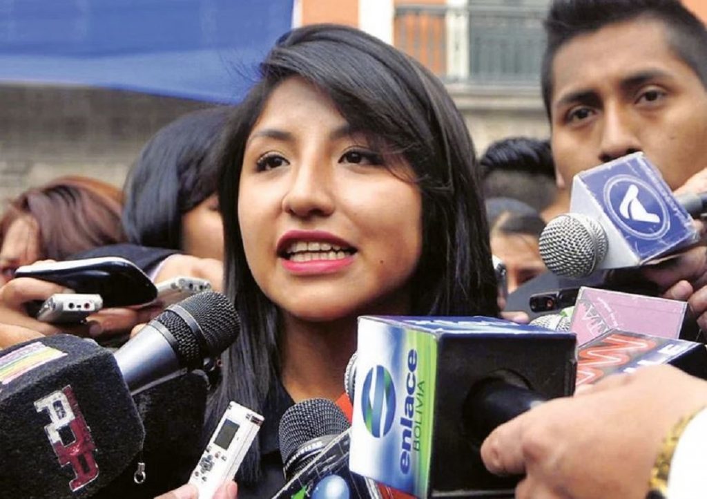 Surge polémica en Bolivia porque la hija de Evo Morales se vacunó antes de tiempo