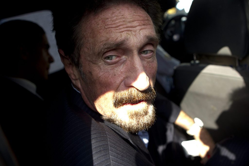 El creador del antivirus McAfee aparece muerto en una prisión en España