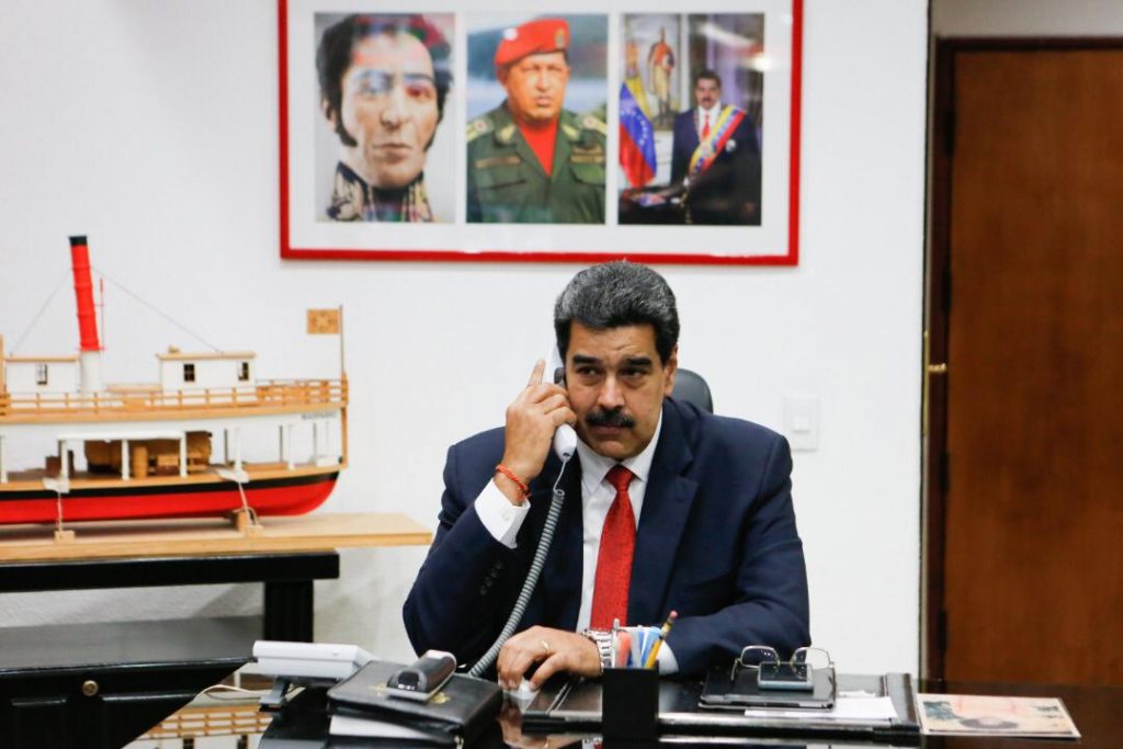 Maduro celebra que petroleras extranjeras podrán volver a producir en Venezuela