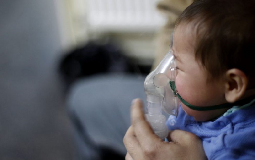 Servicio Público: Niño con problemas respiratorios requiere de ayuda económica