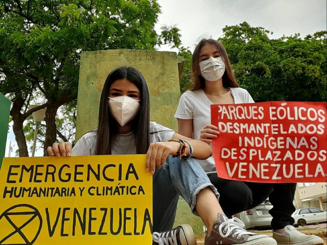 Jóvenes se movilizan para denunciar la emergencia climática en el país
