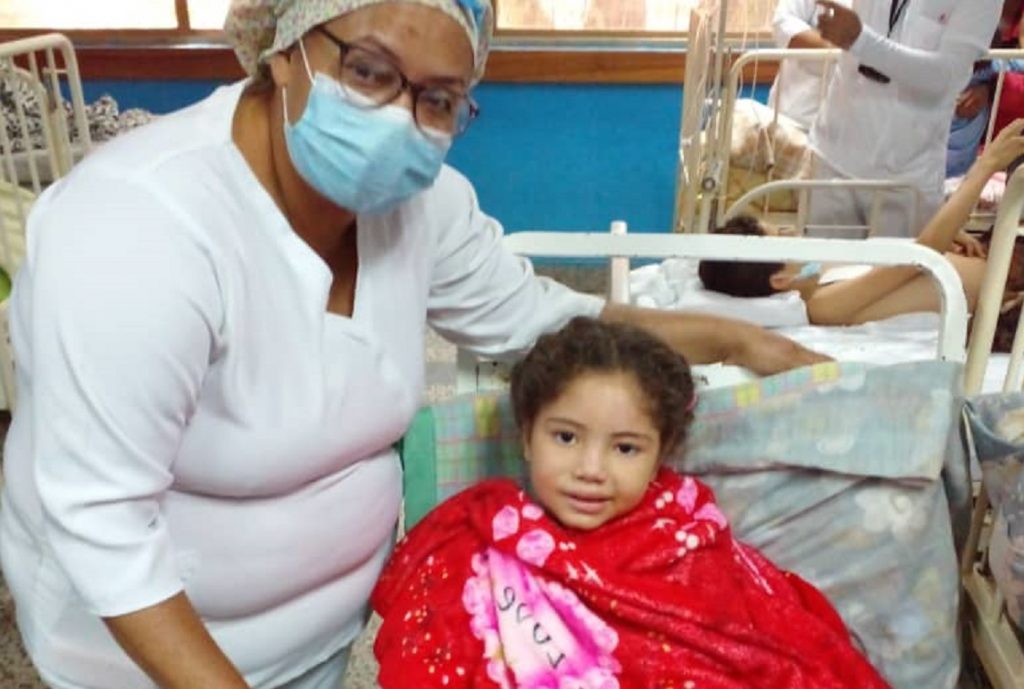La pequeña Wilmar Alexandra requiere donaciones para adquirir una prótesis