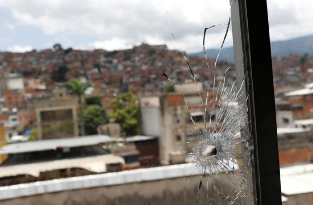 VOA: La dolarización de facto modificó la conducta criminal en Venezuela