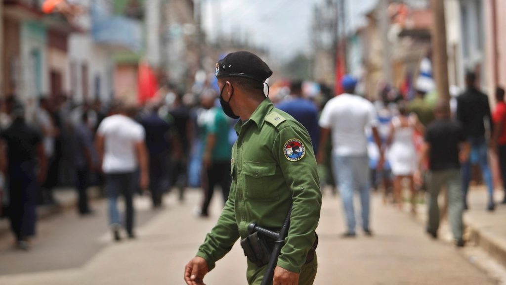 Amnistía Internacional reporta represión policial, detenciones y militarización en Cuba