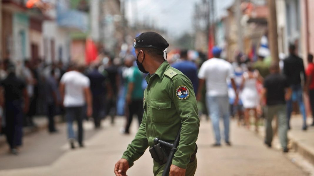Amnistía Internacional reporta represión policial, detenciones y militarización en Cuba