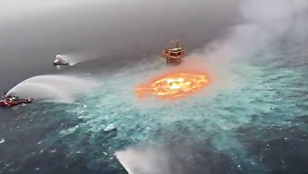 Pemex asegura que el incendio en el Golfo de México se debió a una tormenta