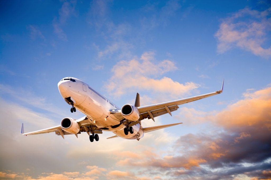 La industria aérea dice que Chile sigue aislado y pide reactivar el sector
