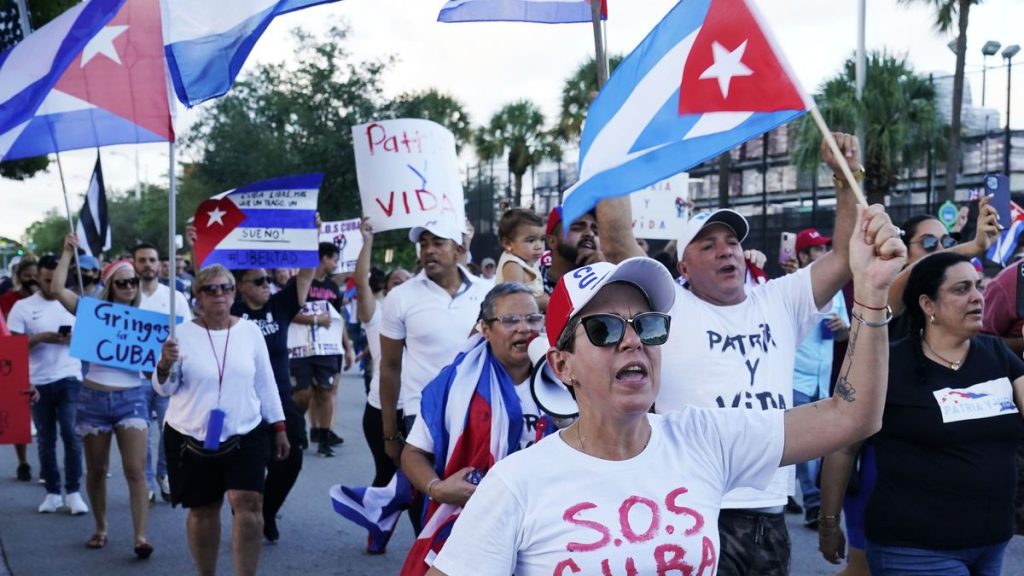Exilio en Miami no cede en protestas y planea flotilla a Cuba el viernes