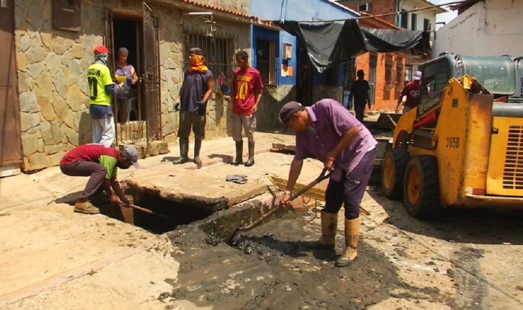 Gobernación de Carabobo atiende zona costera afectada por lluvias