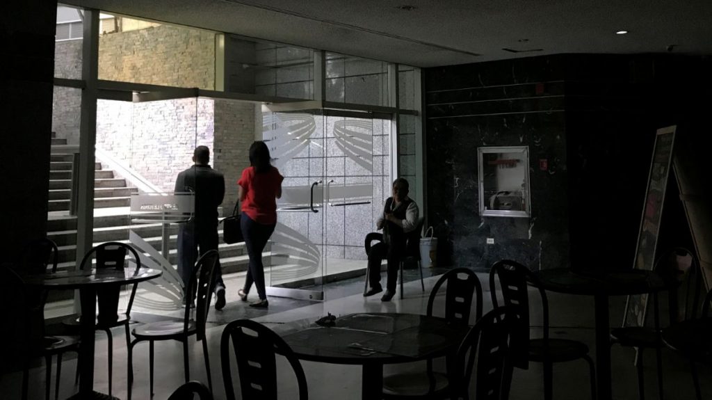 Apagón dejó a oscuras a Caracas durante una hora