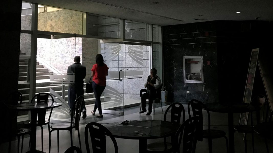 Apagón dejó a oscuras a Caracas durante una hora