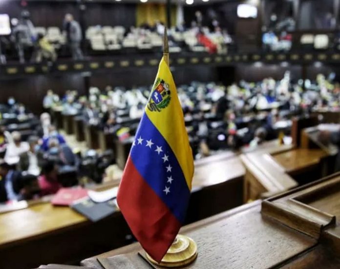 Chavismo pide el cese de las presiones externas a Venezuela por el diálogo