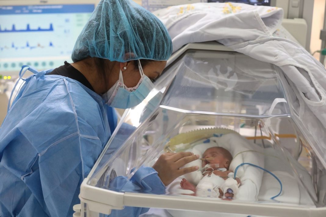 La crisis económica de la COVID-19 causó la muerte de 267 mil bebés en 2020