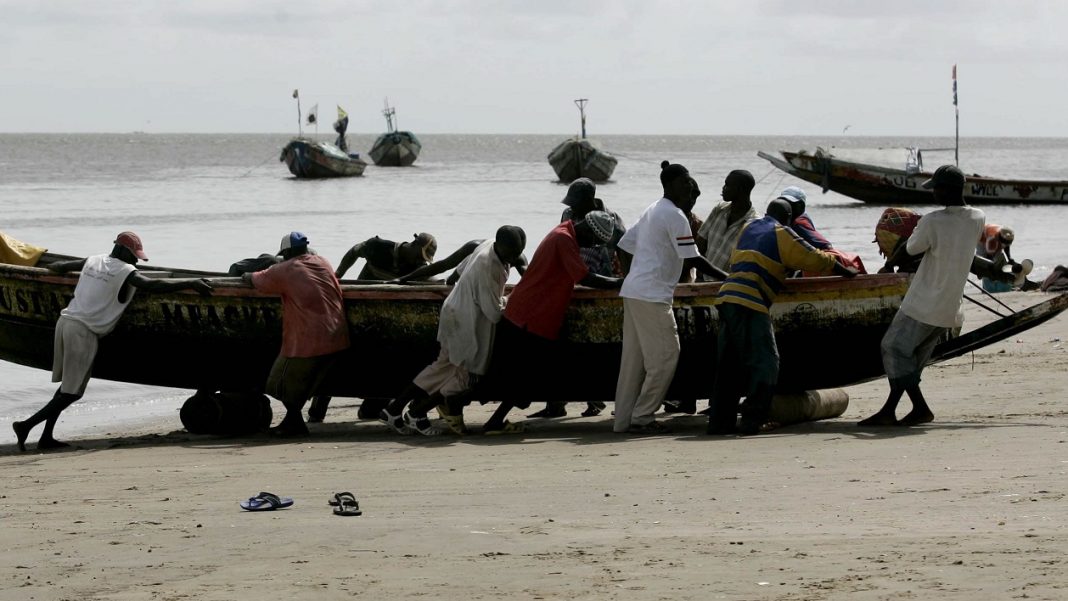 Desaparecidos 43 migrantes tras volcar un cayuco en la costa de Senegal