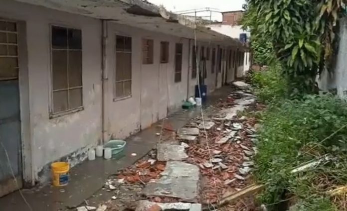 Una niña murió tapiada tras derrumbe de pared en un lice de La Guaira
