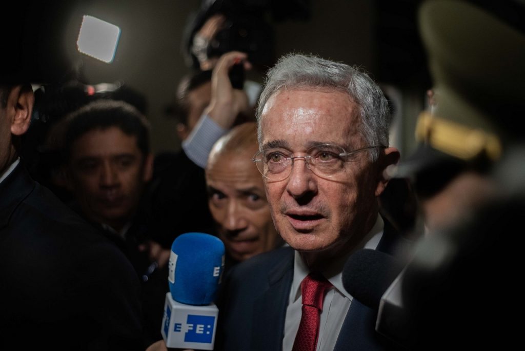 Expresidente colombiano Uribe propone una amnistía general para lograr la paz
