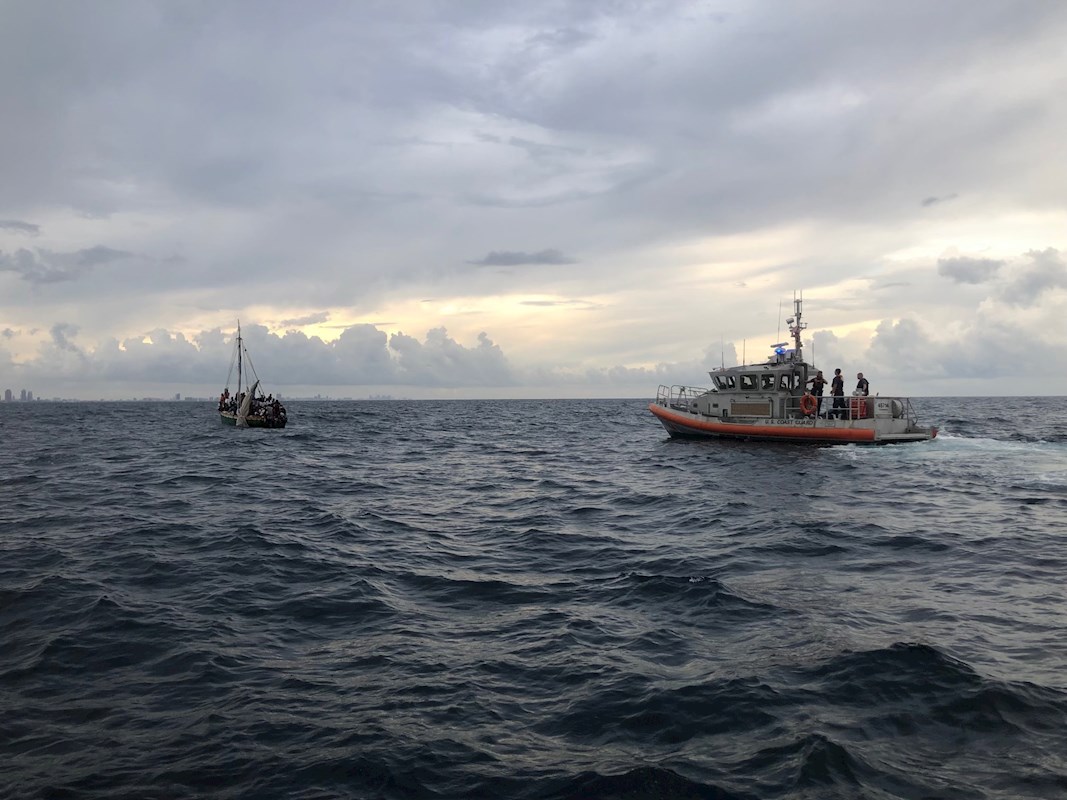 EE.UU. intercepta a un centenar de haitíanos en las costas de Florida