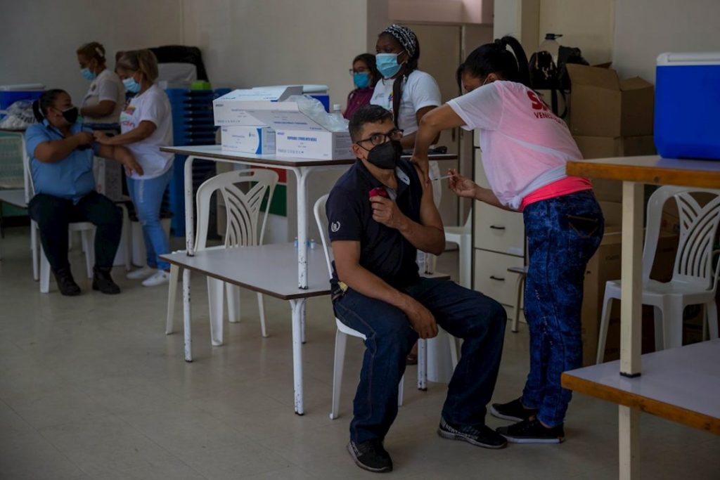 Instalados 39 pGobierno confirma 50% de la población vacunada con la primera dosis