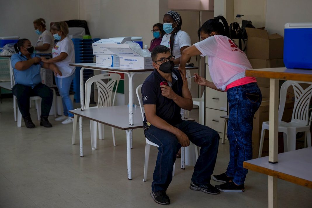 Instalados 39 pGobierno confirma 50% de la población vacunada con la primera dosis