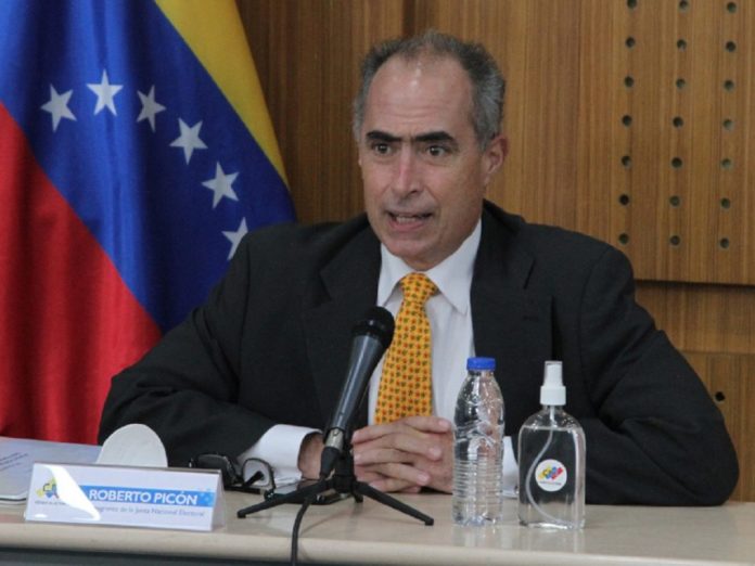 Rector Roberto Picón rechaza las inhabilitaciones contra precandidatos