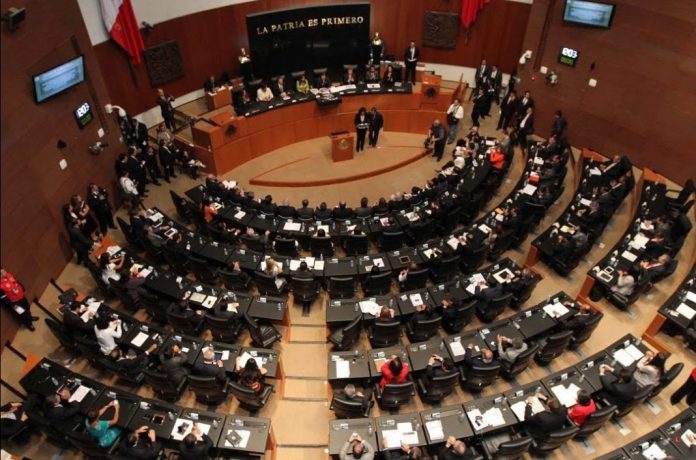 Senadores mexicanos de varios partidos forman un nuevo grupo parlamentario