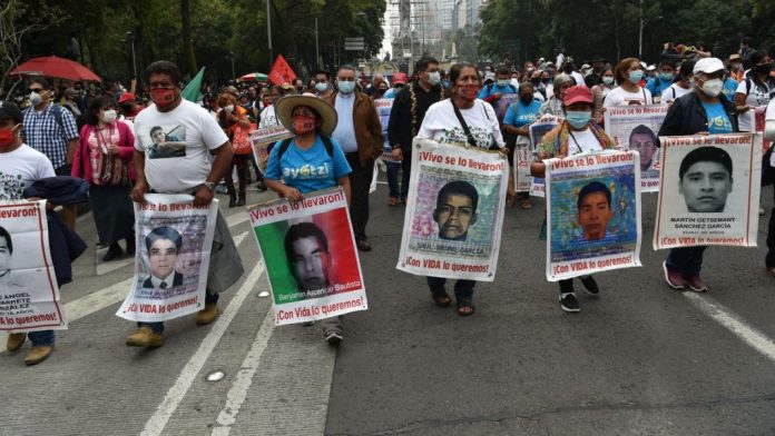 Siete años de Ayotzinapa con solo tres identificados y un funcionario prófugo