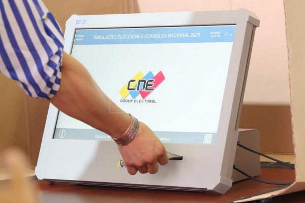 Maduro llama a votar y vaticina una "gran victoria de la democracia" el 21N