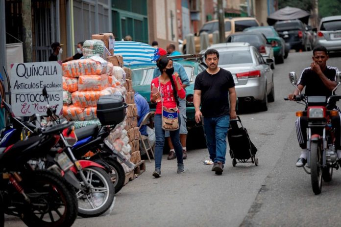 Venezuela, a mayor número de casos de COVID, más flexibilización de medidas