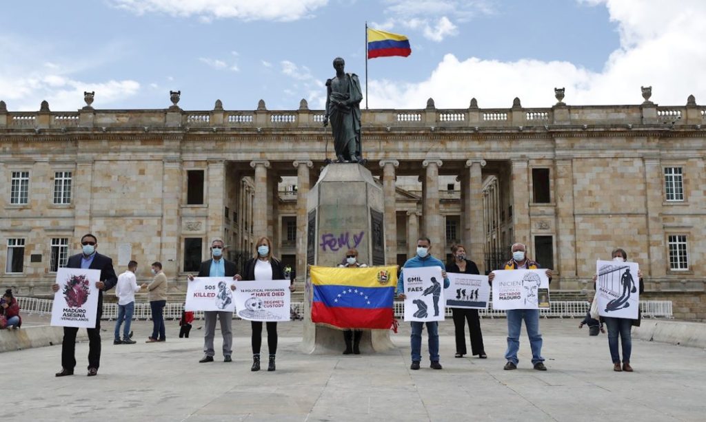 Venezolanos en Colombia aprovecharon visita de Khan para recordar vulneración de DD.HH. en Venezuela (+Fotos)