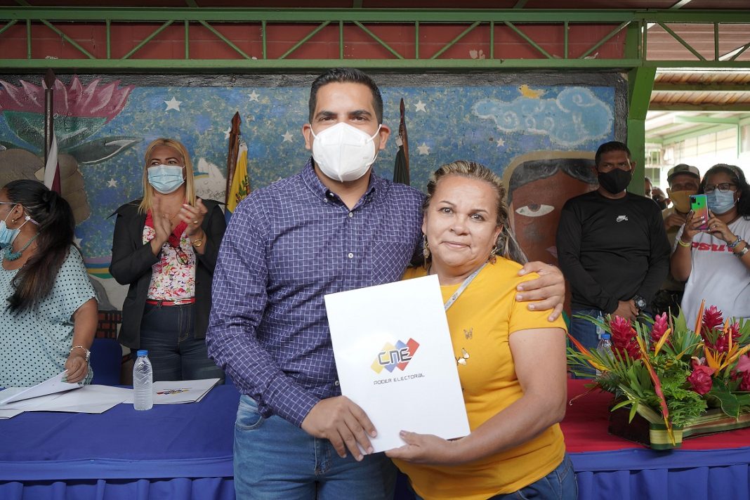 Acreditado y proclamado nuevo alcalde de San Joaquín, Diego Corrales